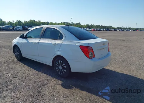 2016 Chevrolet Sonic Ls Auto z USA, uszkodzony, nr VIN 1G1JA5SH8G4103275